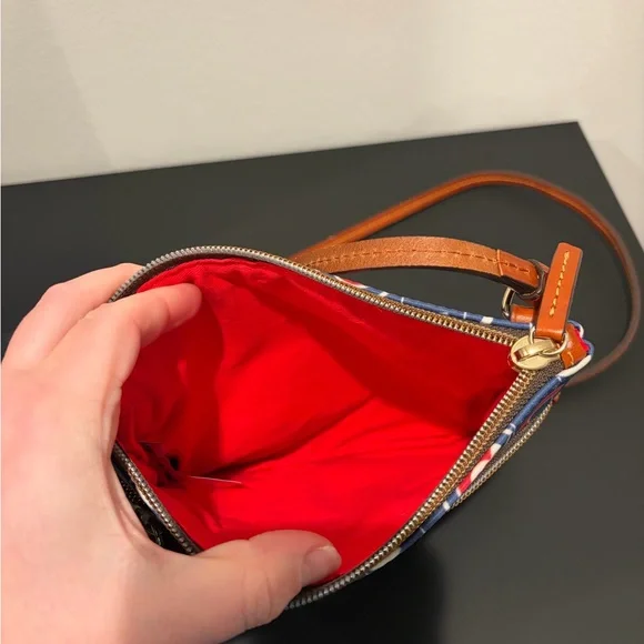 Dooney & Bourke
Chicago Cubs Nylon Triple Zip Crossbody - Picture 4 of 9